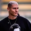 Richarlison comprova compra e acusa Flávio Bolsonaro de tomar ilha imagem