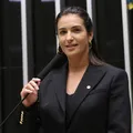 Roberta Roma realiza novo cateterismo e segue estável em UTI imagem
