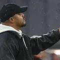 Urgente: técnico do Bayern desmaia no CT e vai direto para hospital imagem