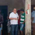 Ex-prefeito é suspeito de compra de votos com maços de dinheiro imagem