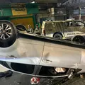 VÍDEO: Carro capota após suposta tentativa de assalto em Salvador imagem