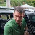 Vídeo: Carro usado em ato de Flávio Bolsonaro pega fogo imagem