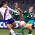 Yanne brilha nos pênaltis e garante o Bahia na semifinal do Brasileiro imagem