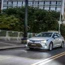 Novo Corolla reage contra a BYD e volta com força às lojas; veja preços