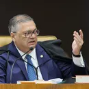“Dois pesos e duas medidas”, dispara Dino sobre situações de Mendonça e Moraes
