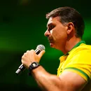 Flávio Bolsonaro nega que vá tirar título de Padroeira de Aparecida