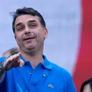 Flávio Bolsonaro debocha após viajar em jatinho de Vorcaro: "Ainda bem"