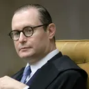 Oposição pede impeachment de Cristiano Zanin após prorrogação de votação