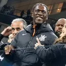 Seedorf fica na torcida e canta música do Corinthians contra o Vitória