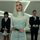 Série com 8 episódios é a melhor adaptação da história da Netflix
