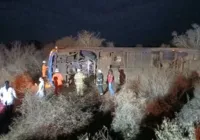 Acidente com ônibus deixa oito mortos e 12 feridos na Bahia