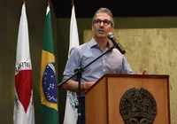 Após dura derrota nas urnas, Zema sinaliza afastamento da política