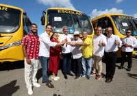 Bahia entrega mais de 100 ônibus escolares para municípios do interior