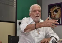 "Comparem o que cada um fez", pede Wagner sobre Lula e Flávio Bolsonaro