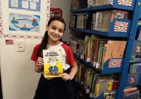 Criança lê quase 90 livros no ano e escola bate recorde histórico