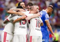 Torcida do Bahia arremessa copos após gol do Flamengo na Fonte Nova