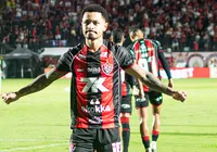 Matheuzinho participa de 4 gols contra a Chape e quebra recorde na carreira