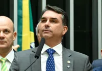A 16 dias das eleições, Flávio Bolsonaro ameaça STF e convoca apoiadores
