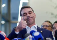 Flávio Bolsonaro enviou emenda de R$ 200 mil a miliciano preso por morte de Marielle