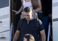 Flávio aposta em Trump, mas pode acabar isolado e visto como “fujão”, avalia especialista