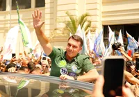 Flávio Bolsonaro ameaça mudar Constituição se eleito presidente