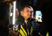 Flávio fugiu? Botou mais lenha na fogueira, agora com Trump no fogo
