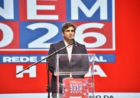 João de Mello Leitão celebra ampliação da educação na Arena A TARDE