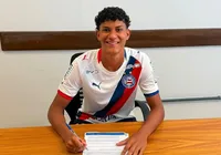 Joias da base do Bahia assinam primeiros contratos profissionais