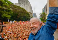 Lula confirma presença em 1° debate e desafia Flávio Bolsonaro