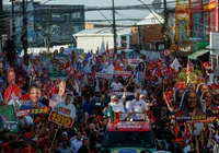 Lula usa caminhada na Liberdade para reforçar projeto eleitoral na Bahia