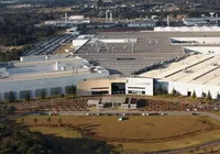Montadora de luxo fecha fábrica após 80 anos e corta 10 mil empregos