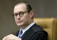 Oposição pede impeachment de Cristiano Zanin após prorrogação de votação