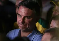 Post de Flávio Bolsonaro celebrando apreensão do passaporte de Lula volta a viralizar