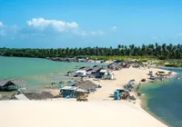 Praia do Nordeste sem asfalto nem postes está entre as mais bonitas do Brasil