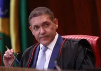 Presidente do TSE dá 24 horas para Meta investigar o "Exército do Lula"