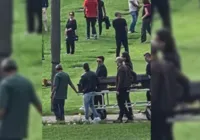 Vídeo: Renner leva caixão de Rick durante enterro em Sorocaba