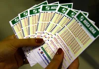 Mega-Sena acumula e prêmio dispara para R$ 185 milhões; veja as dezenas sorteadas