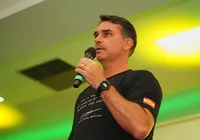 Flávio Bolsonaro admite mudanças na PEC do fim da escala 6x1 se for eleito