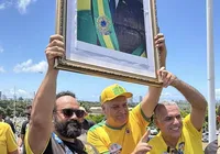 Vice de Flávio Bolsonaro participa de carreata na reta final da campanha em Salvador