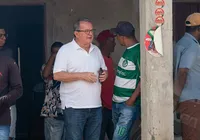 Ex-prefeito é suspeito de compra de votos com maços de dinheiro