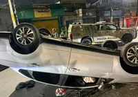 VÍDEO: Carro capota após suposta tentativa de assalto em Salvador