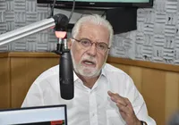 Wagner diz que oposição age com “raiva” ao apoiar Flávio Bolsonaro