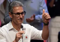 Romeu Zema vota em Araxá e segue para BH para apuração