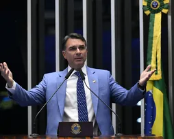 PT pede perda do mandato de Flávio Bolsonaro por quebra de decoro - Imagem