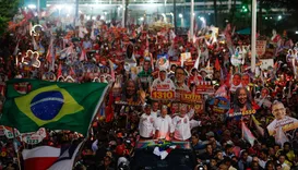 Caminhada em Salvador se torna maior ato de campanha de Lula em 2026