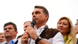 Debate na Band: Flávio confessa erro na gestão do pai durante Covid-19