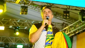 Flávio Bolsonaro exaltou golpe em livro e defendeu ditadura militar