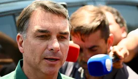 Homenagens e emendas: entenda o histórico de Flávio Bolsonaro com milicianos