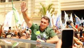 Flávio Bolsonaro ameaça mudar Constituição se eleito presidente