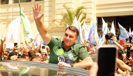 Após polêmica, Flávio Bolsonaro explica fala sobre “Brasil de Jesus”